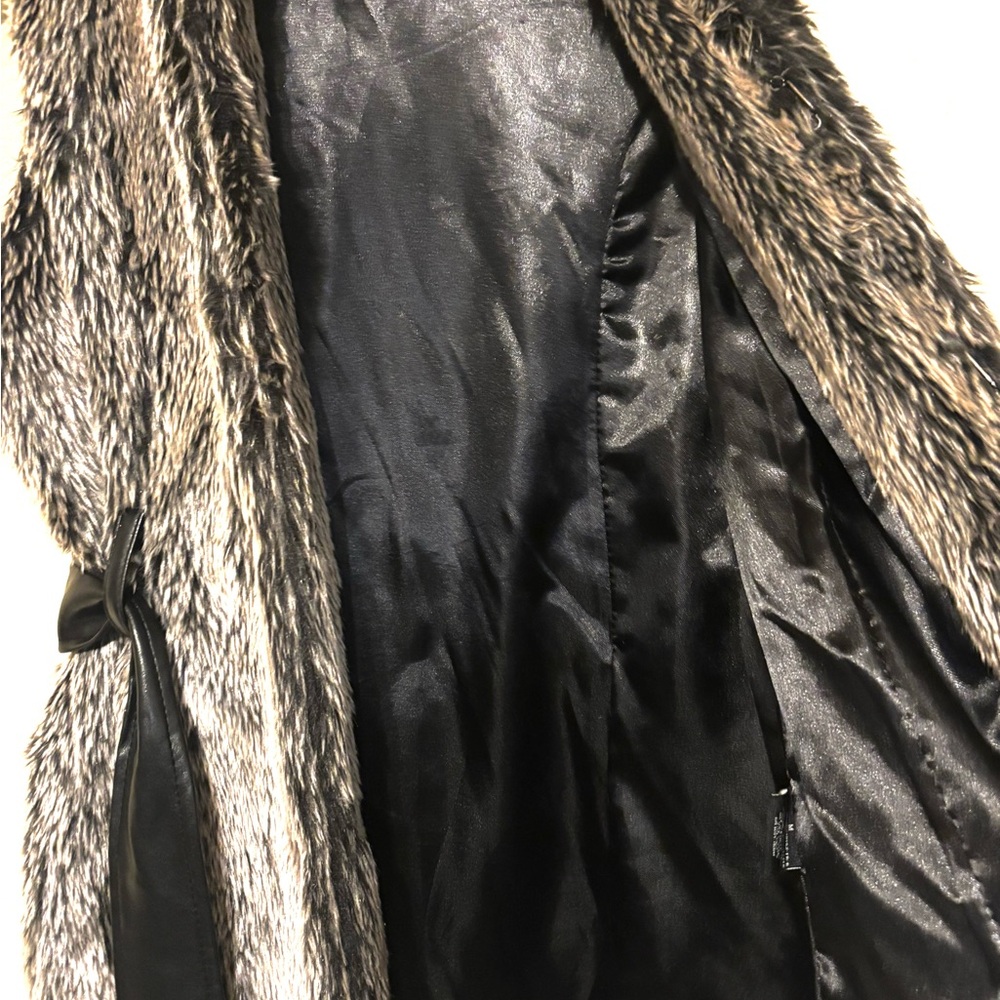 Miss Ashley Luxurious Tailored Vegan Fur/Leather Trim Vest Size Medium 2 Tone - Picture 5 of 8